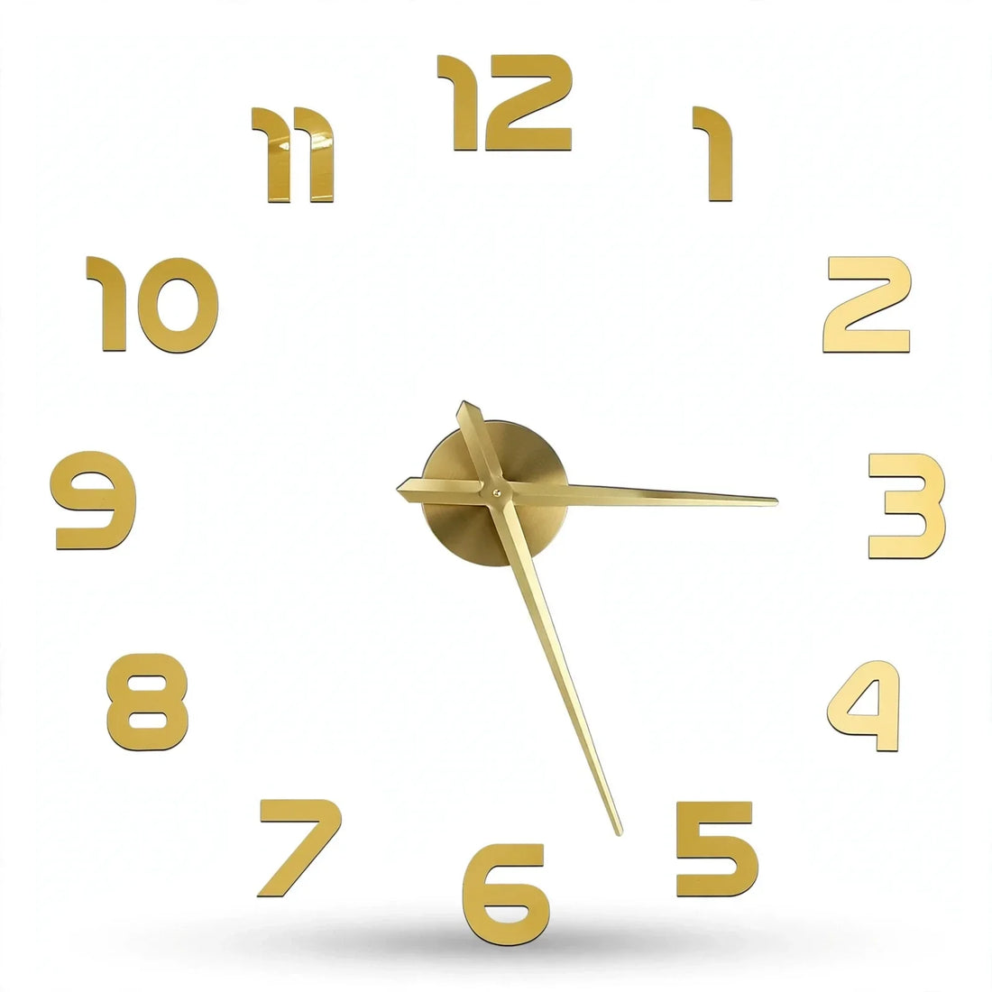 Horloge murale noire, dorée ou argentée : quelle couleur pour quel intérieur