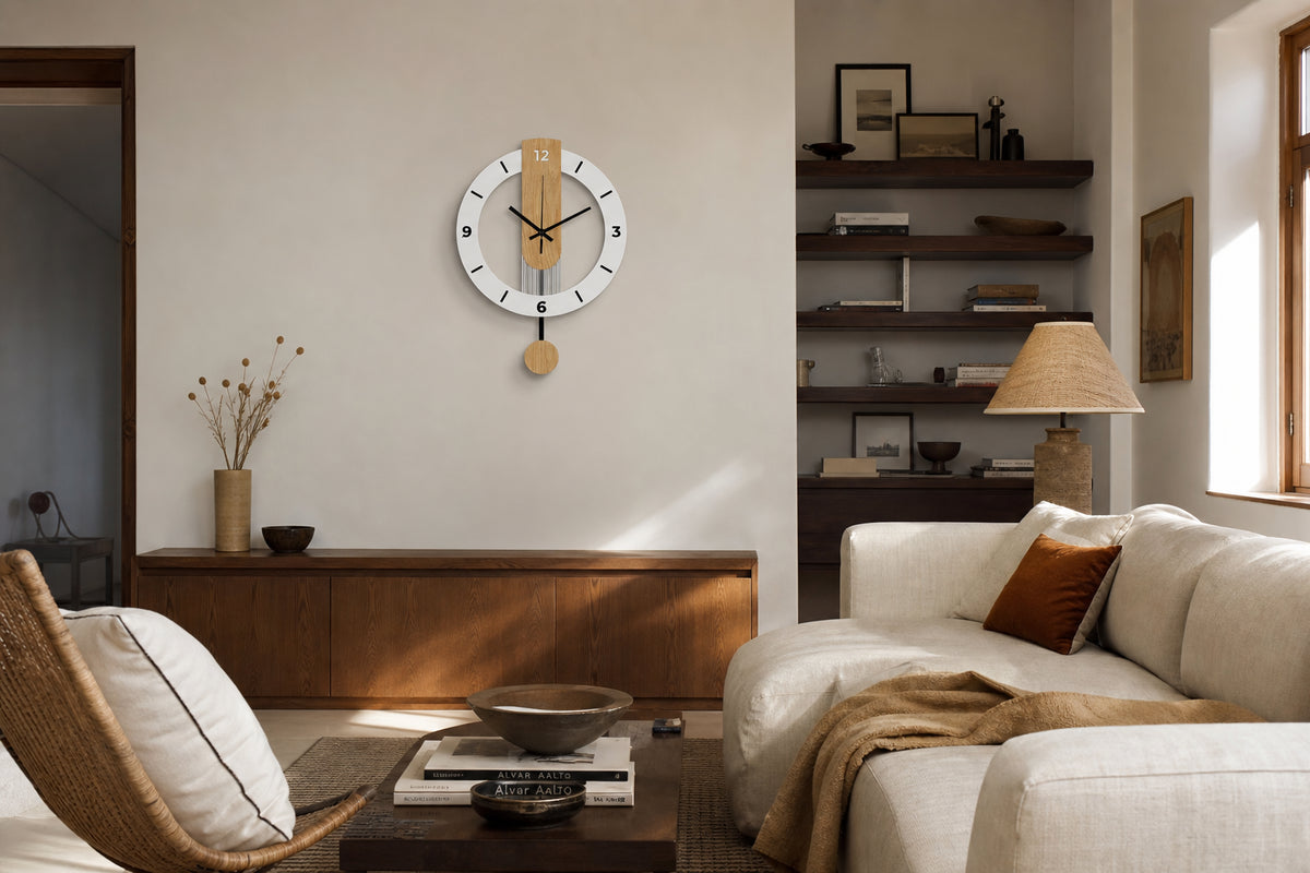 Horloge murale Hygge de Côté Horloge avec balancier, design scandinave élégant et moderne pour décoration intérieure.