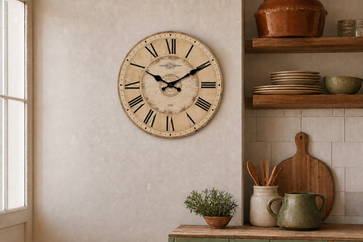 Boston, horloge murale vintage style américain, détail du cadran patiné signé Samuel Vernon
