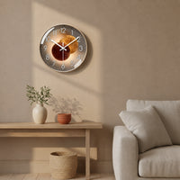 Horloge murale design Eclipse de Côté Horloge avec motif astral, featuring un cadran noir avec détails lumineux et style moderne.