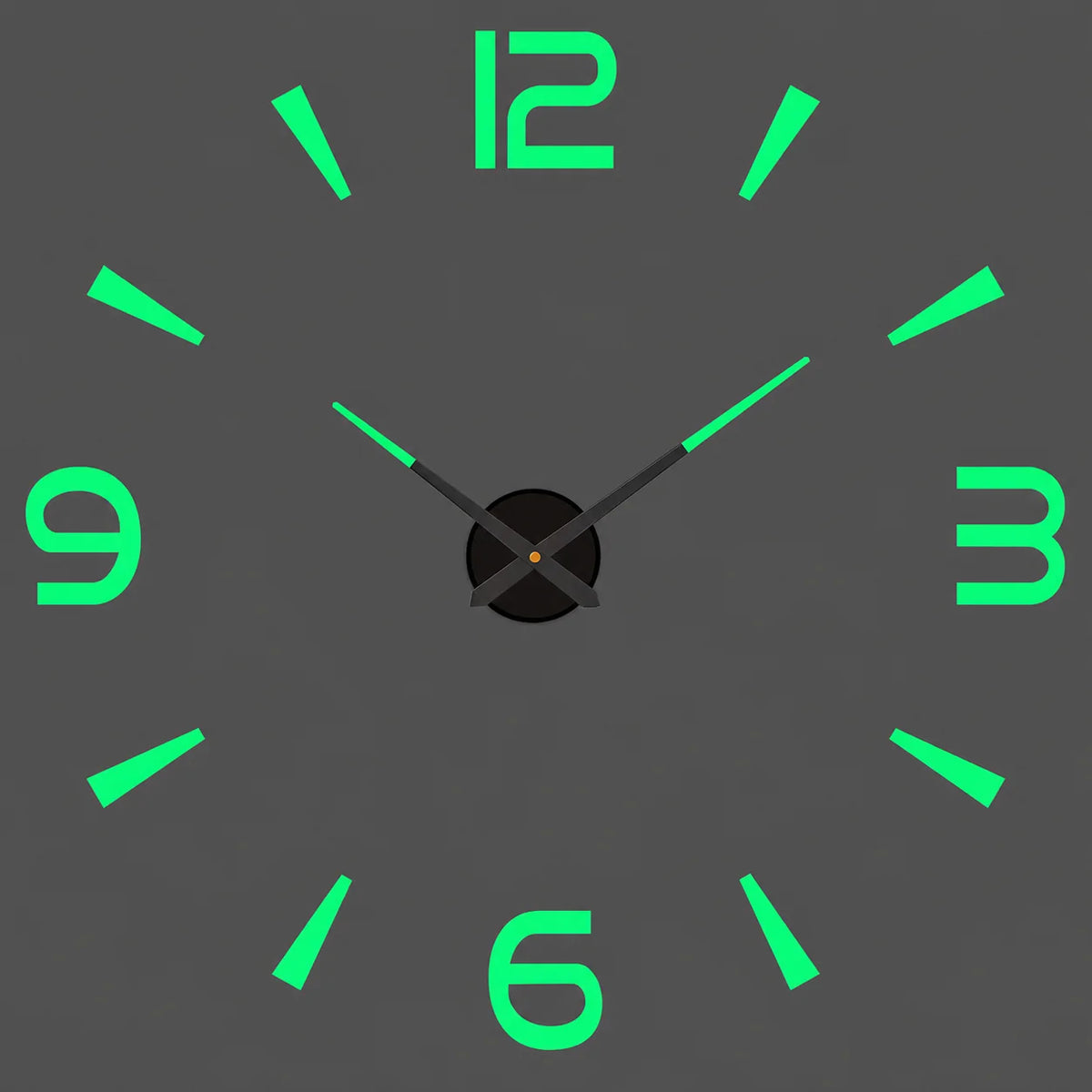 Épure coloris lumineux, index phosphorescents horloge murale