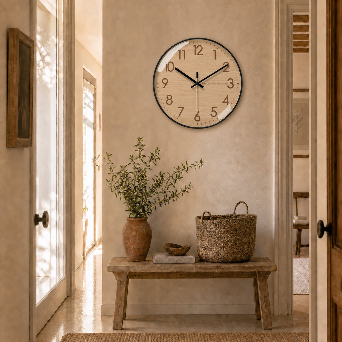 Frêne — Horloge Murale Design Bois Clair et Détails Noirs