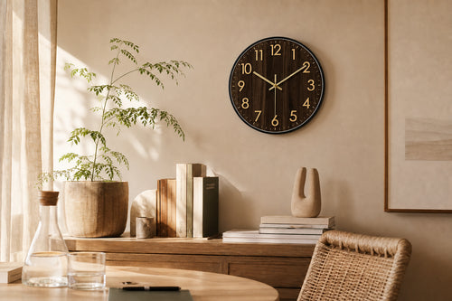 Acajou — Horloge Murale Design Bois Noyer et Détails Dorés