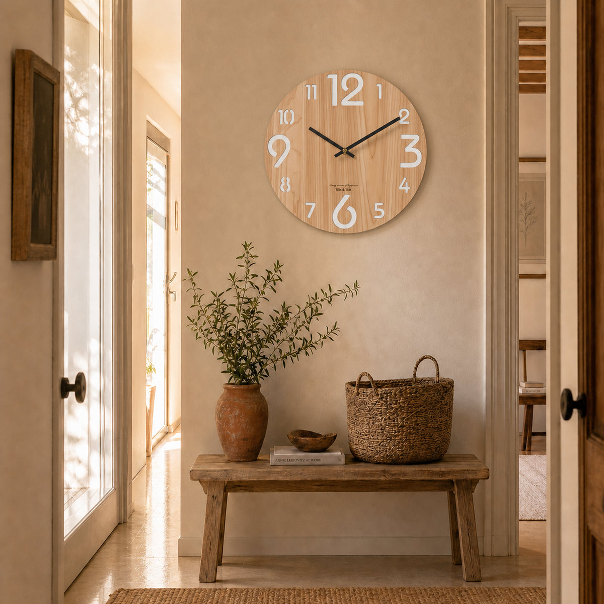 Éclaircie — Horloge Murale Bois Ajourée Chiffres Romains