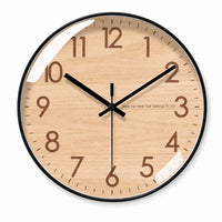 Frêne — Horloge Murale Design Bois Clair et Détails Noirs