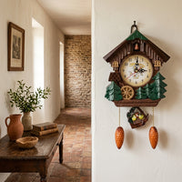 Nichée, horloge coucou maison dans l'arbre, ambiance salon cosy, Côté Horloge