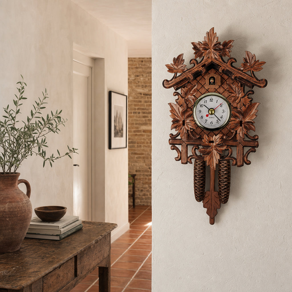 Tyrol, horloge coucou chalet bois cuivré, ambiance salon rustique, Côté Horloge