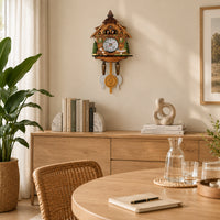 Rhénanie, horloge coucou chalet bois cuivré clair, ambiance salle à manger, Côté Horloge