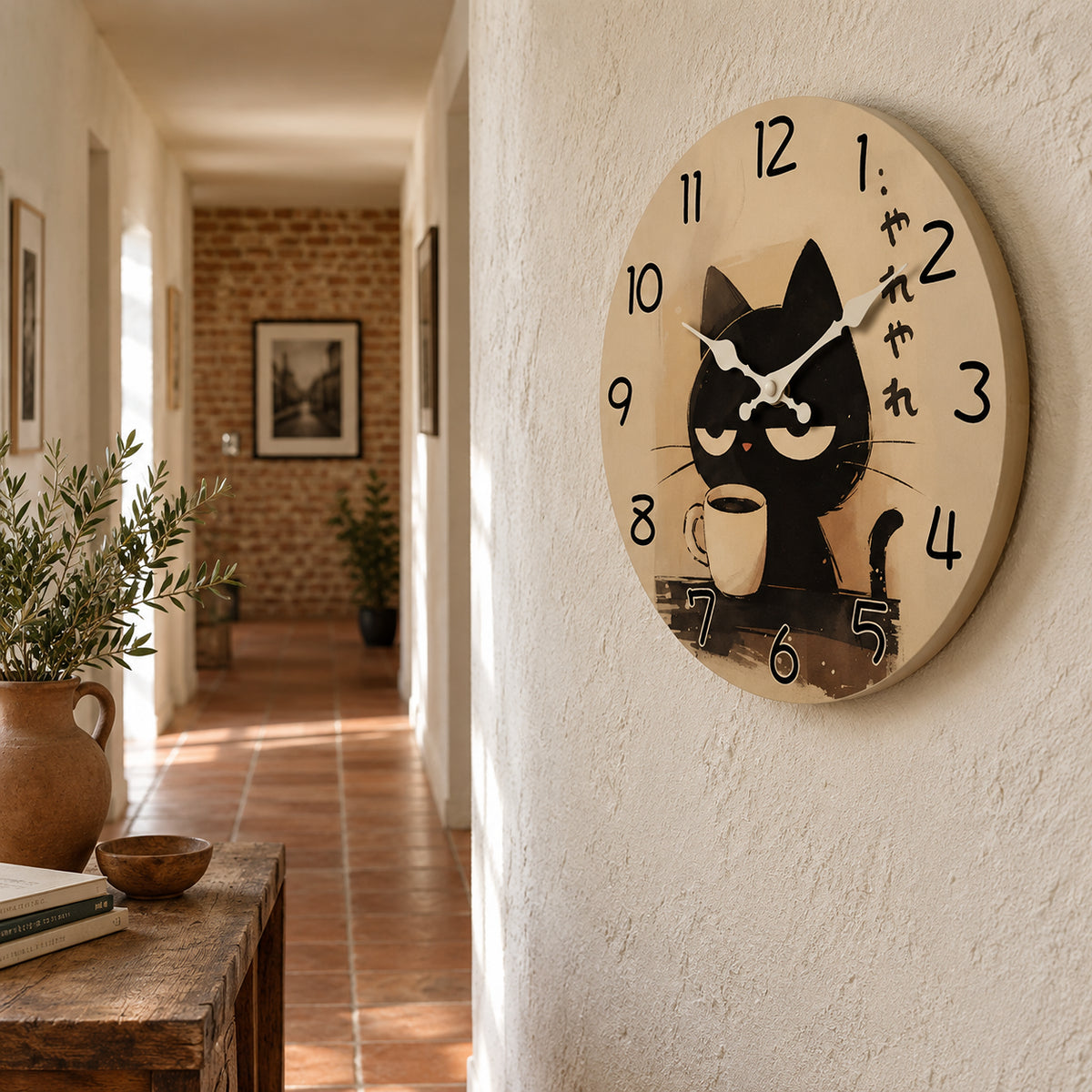 Filou — Horloge Murale Design Chat Noir au Café