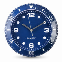 Régate, horloge murale design montre de plongée, détail des aiguilles luminescentes, Côté Horloge