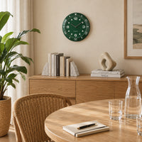 Régate, horloge murale design montre de plongée installée dans un salon, Côté Horloge