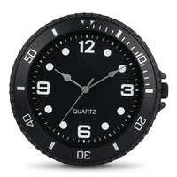 Skipper, horloge murale design montre de plongée verte, détail des aiguilles luminescentes, Côté Horloge