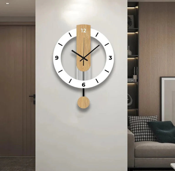 Horloge murale Hygge de Côté Horloge avec balancier, design scandinave élégant et moderne pour décoration intérieure.