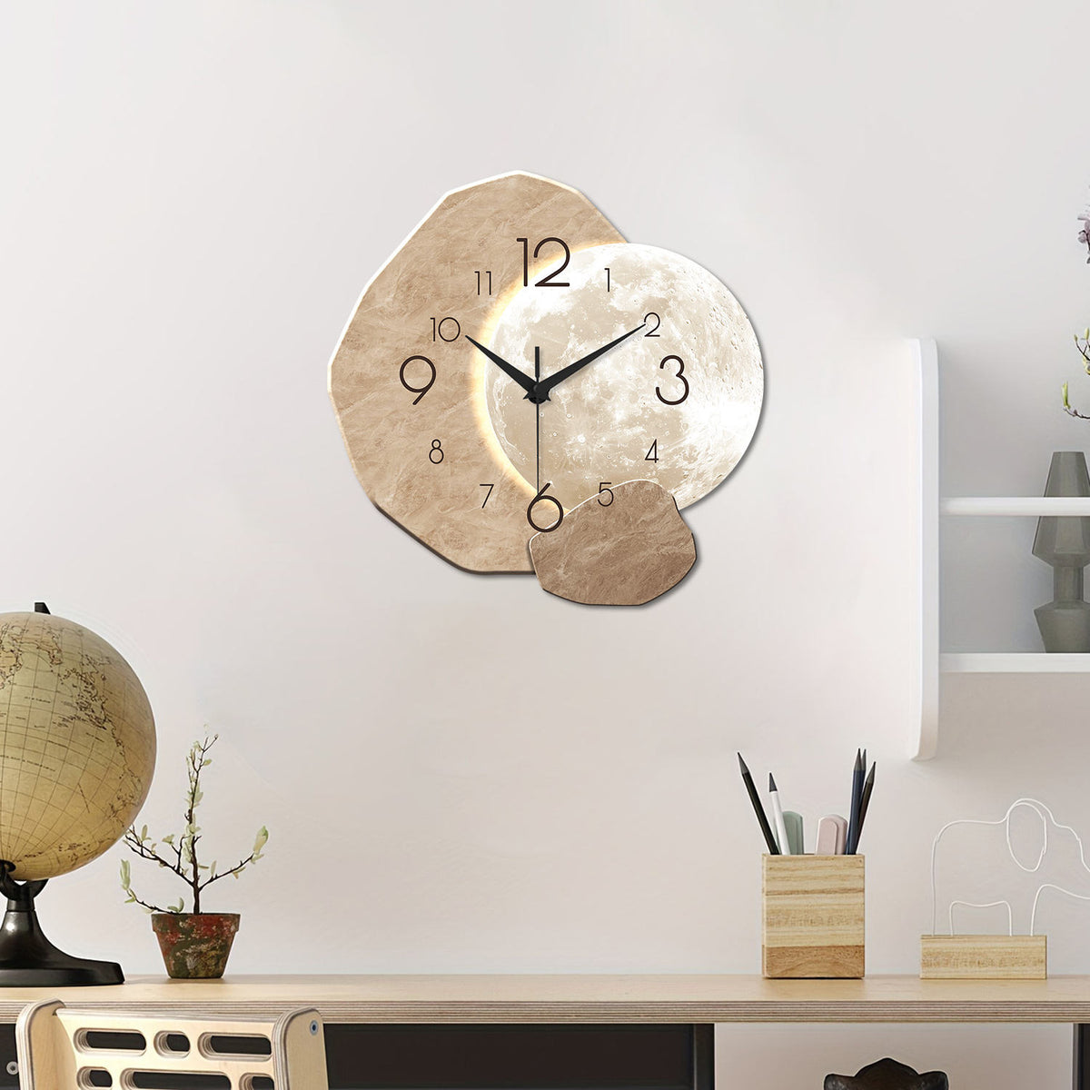 Horloge murale Kanso de style Japandi par Côté Horloge, design minimaliste avec cadran blanc et cadre en bois clair.
