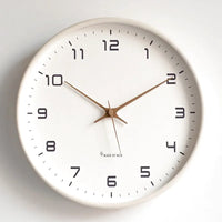 Horloge murale design nordique Lagom en bois massif, moderne et élégante, par Côté Horloge, pour décoration intérieure.