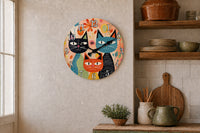 Minette, horloge murale design chats colorés, détail des chiffres sur fond illustré