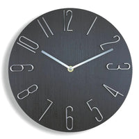 Horloge murale design scandinave Nordique par Côté Horloge, style épuré avec chiffres noirs et cadre en bois clair.