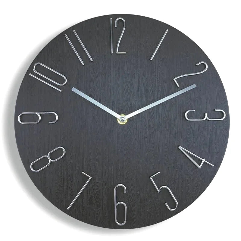 Horloge murale design scandinave Nordique par Côté Horloge, style épuré avec chiffres noirs et cadre en bois clair.