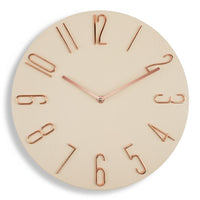 Horloge murale Nordique design scandinave, gros plan sur le cadran, Côté Horloge