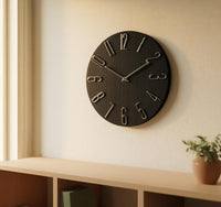 Horloge murale design scandinave Nordique par Côté Horloge, avec un cadran minimaliste et aiguilles élégantes.
