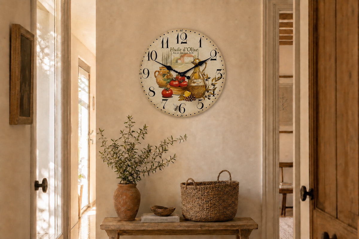 Provence, horloge murale vintage huile d'olive et tomate installée en cuisine