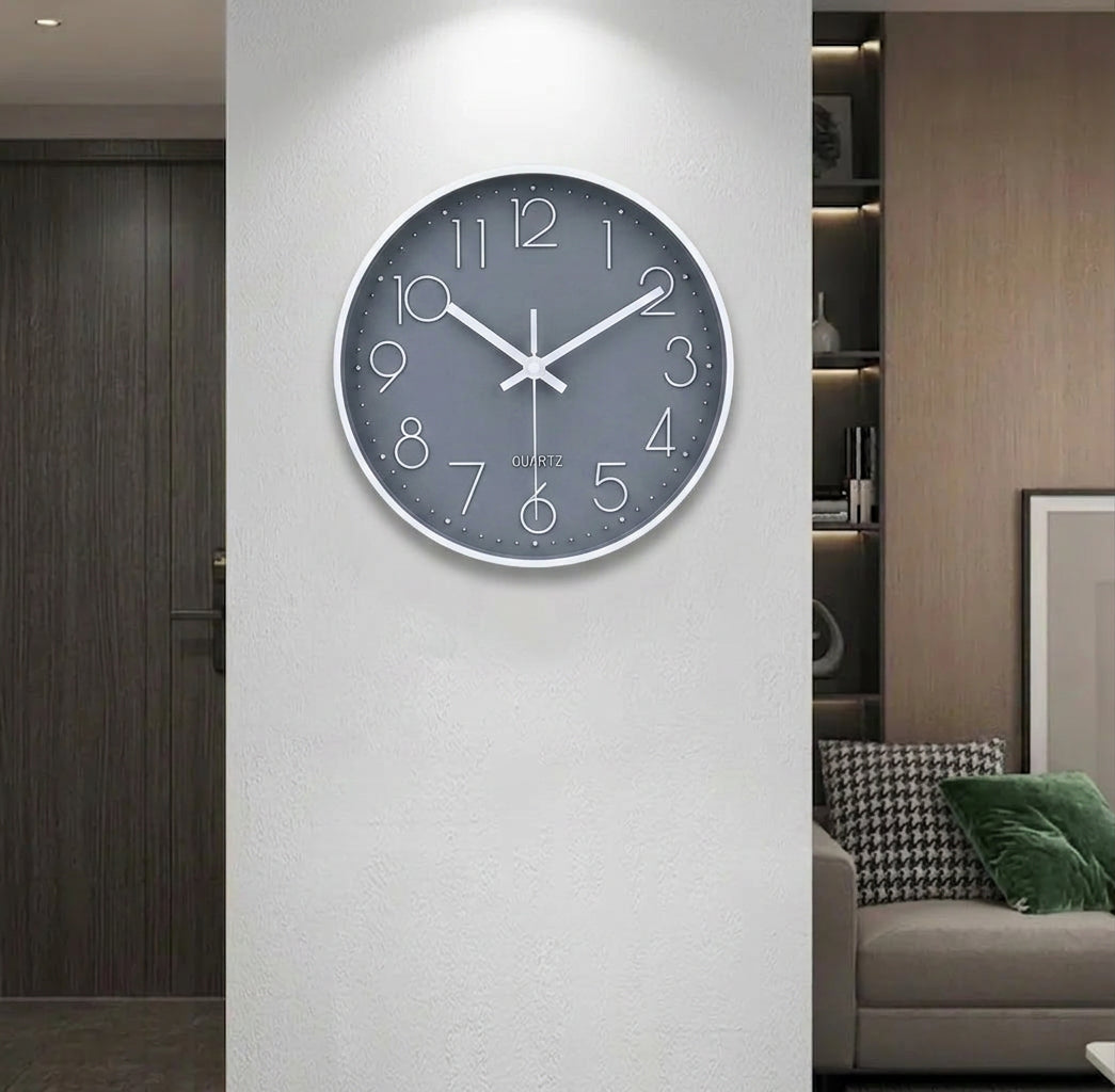 Horloge murale en quartz de style minimaliste avec chiffres lumineux, marque Côté Horloge, design élégant et moderne.