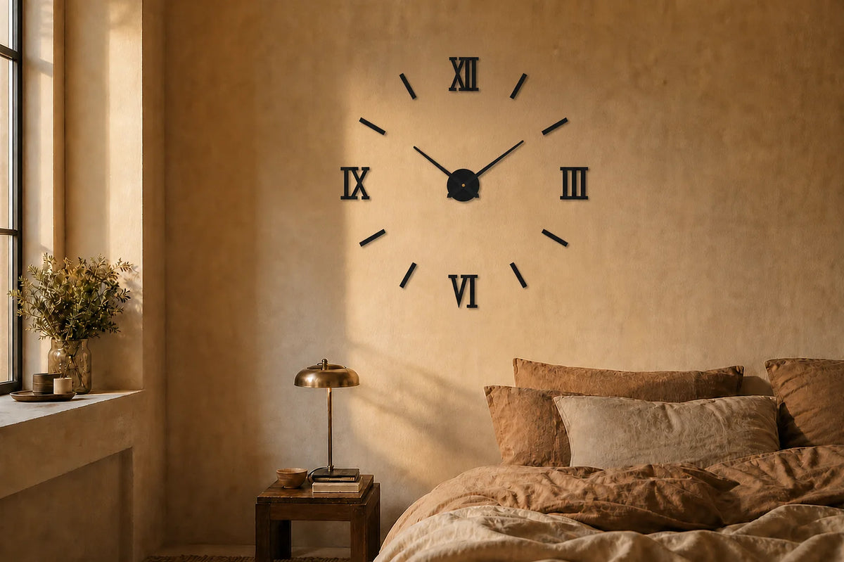 Sénat, gros plan sur les chiffres romains de l'horloge murale