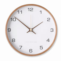 Horloge murale Sienne design taupe, ambiance salon, Côté Horloge