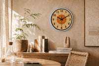 Vermillion, horloge murale rétro orange style gare, vue d'ensemble sur mur